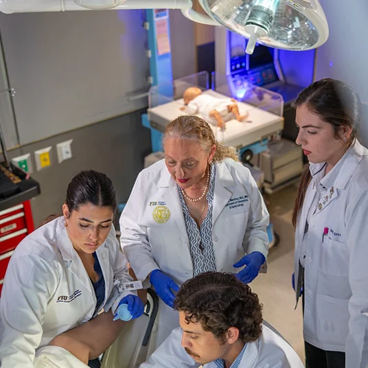 M.D. students in the simulation lab