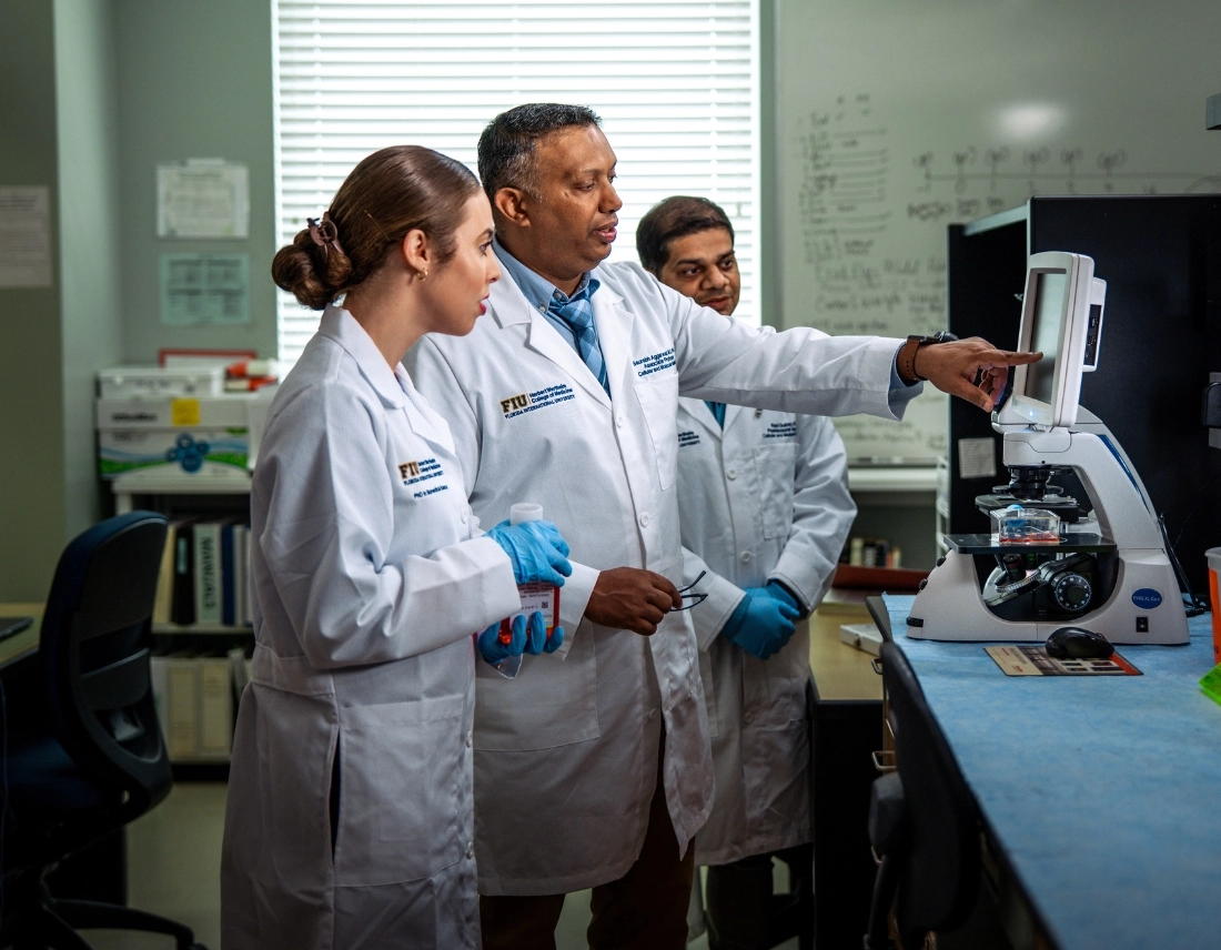 Dr. Aggarwal guiding Ph.D. students.