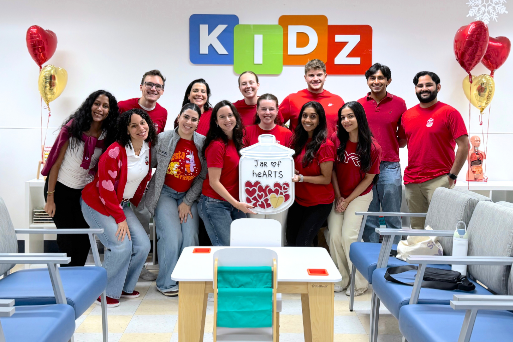 FIU medical students joined Jar of heARTS Founder & CEO Elizabeth Hiciano (in white polo) for the KIDZ Medical Hematology/Oncology Clinic’s waiting room reveal.