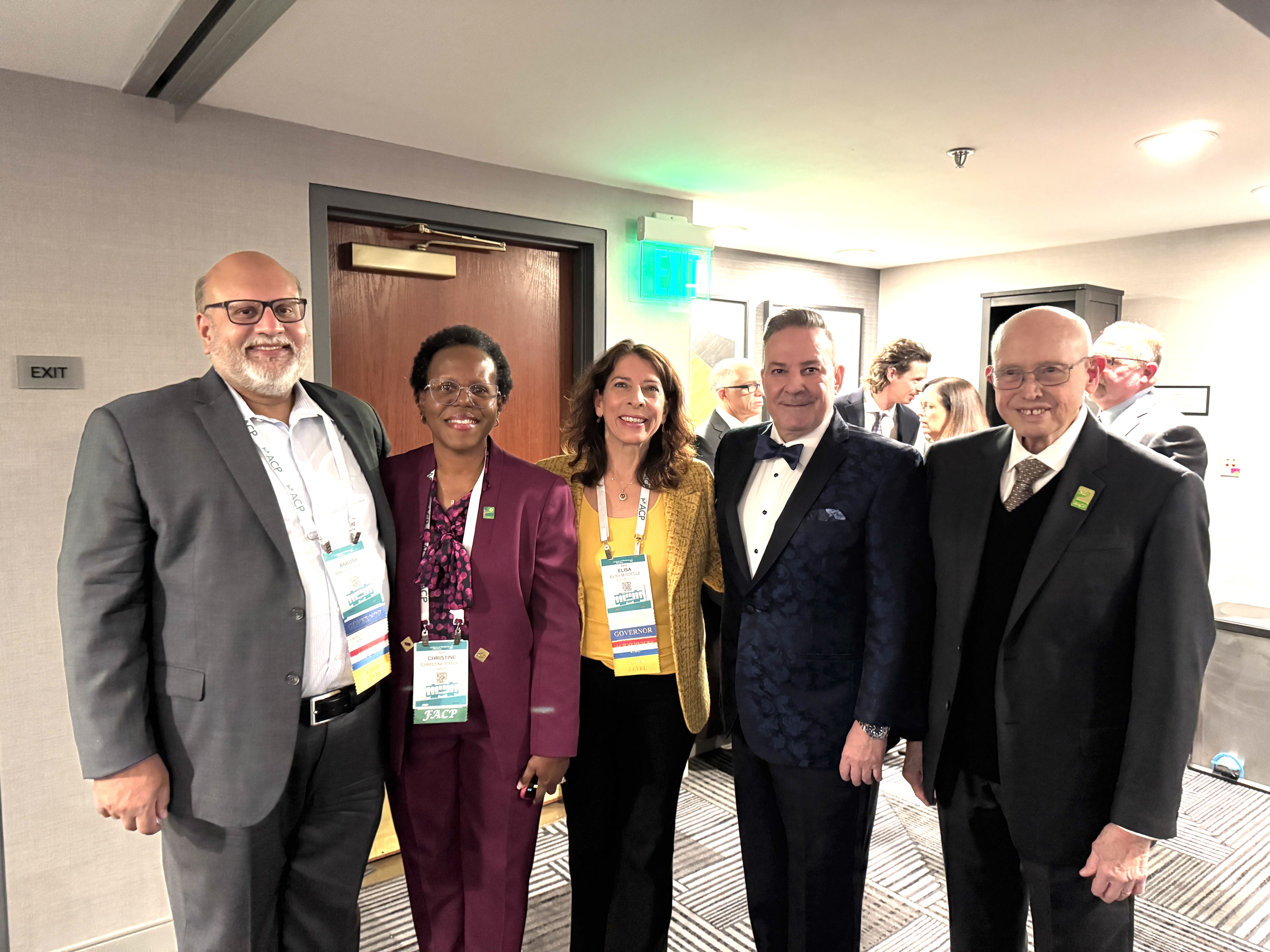 Dr. Muñiz with the ACP Florida Chapter governors.