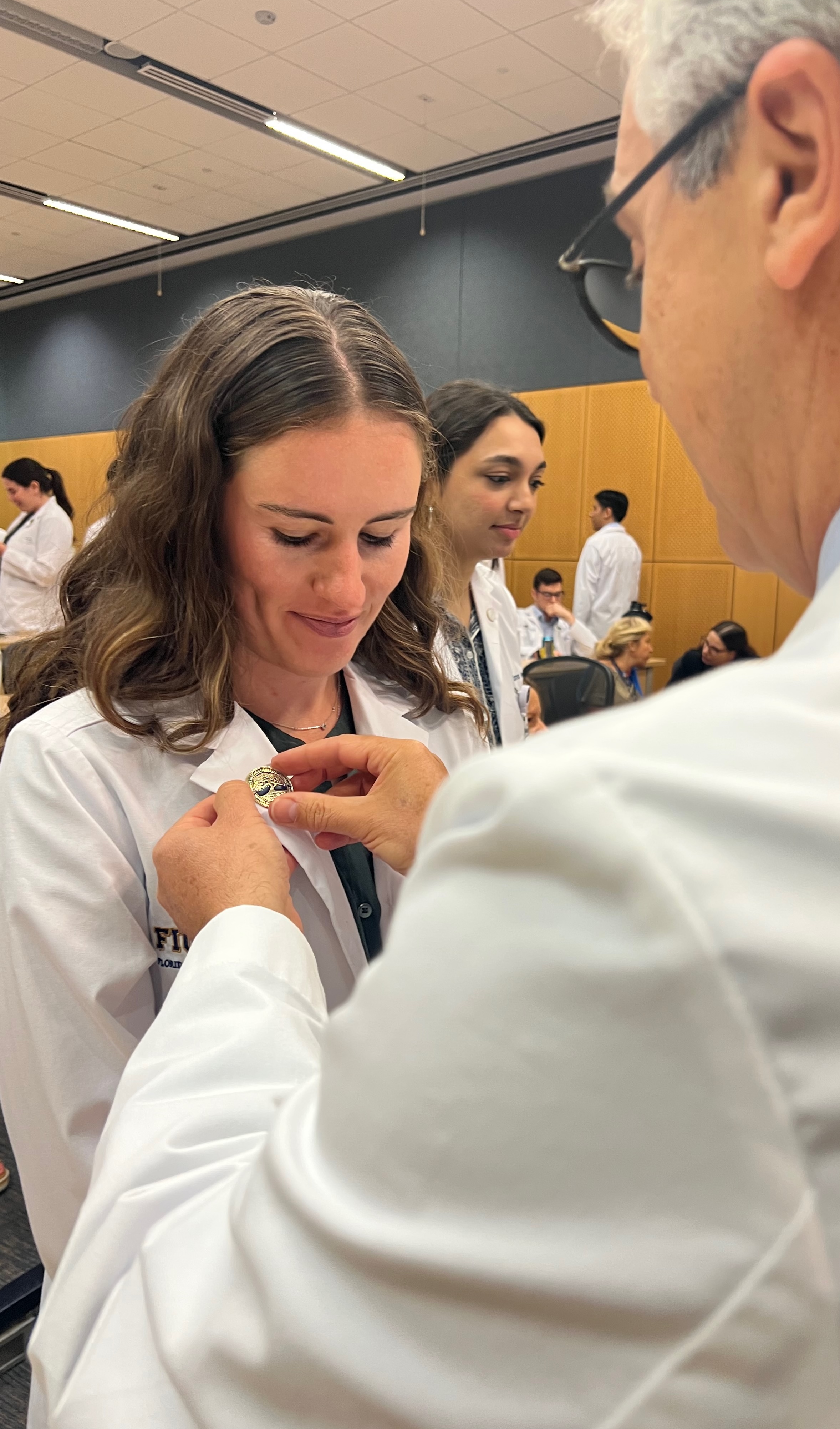 Rising third year Lauren Waidner receives her Hippocratic pin.